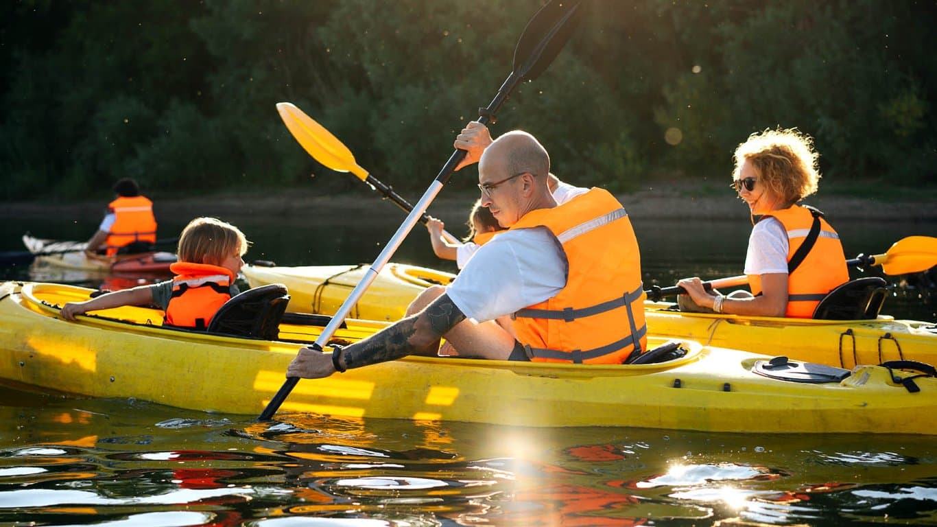 Jak pływać kajakiem - 7 porad dla absolutnie początkujących.